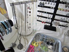 9# Vintage-Now 203pc Costume Jewelry Necklace Earrings Pins Bracelets Lot (Bb14