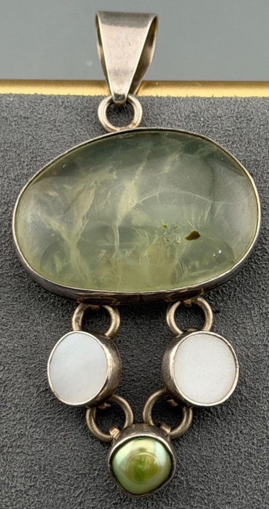 Vintage Prehnite Pendant 950 Silver MOP Mother of Pearl Green Pearl Drop Oscar’s