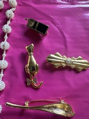 Lot Of Vintage Jewelry Mix Brooches Necklaces Bracelet Earrings Ring
