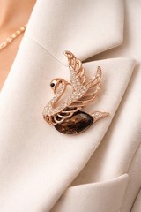 Elegant Crystal Swan Brooch Rose Gold Plated With Sparkling Rhinestones