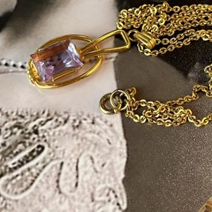 Vtg Lavender Glass Pendant Necklace – Gold Tone 18” -Thumbless Clasp 1950s-1960s