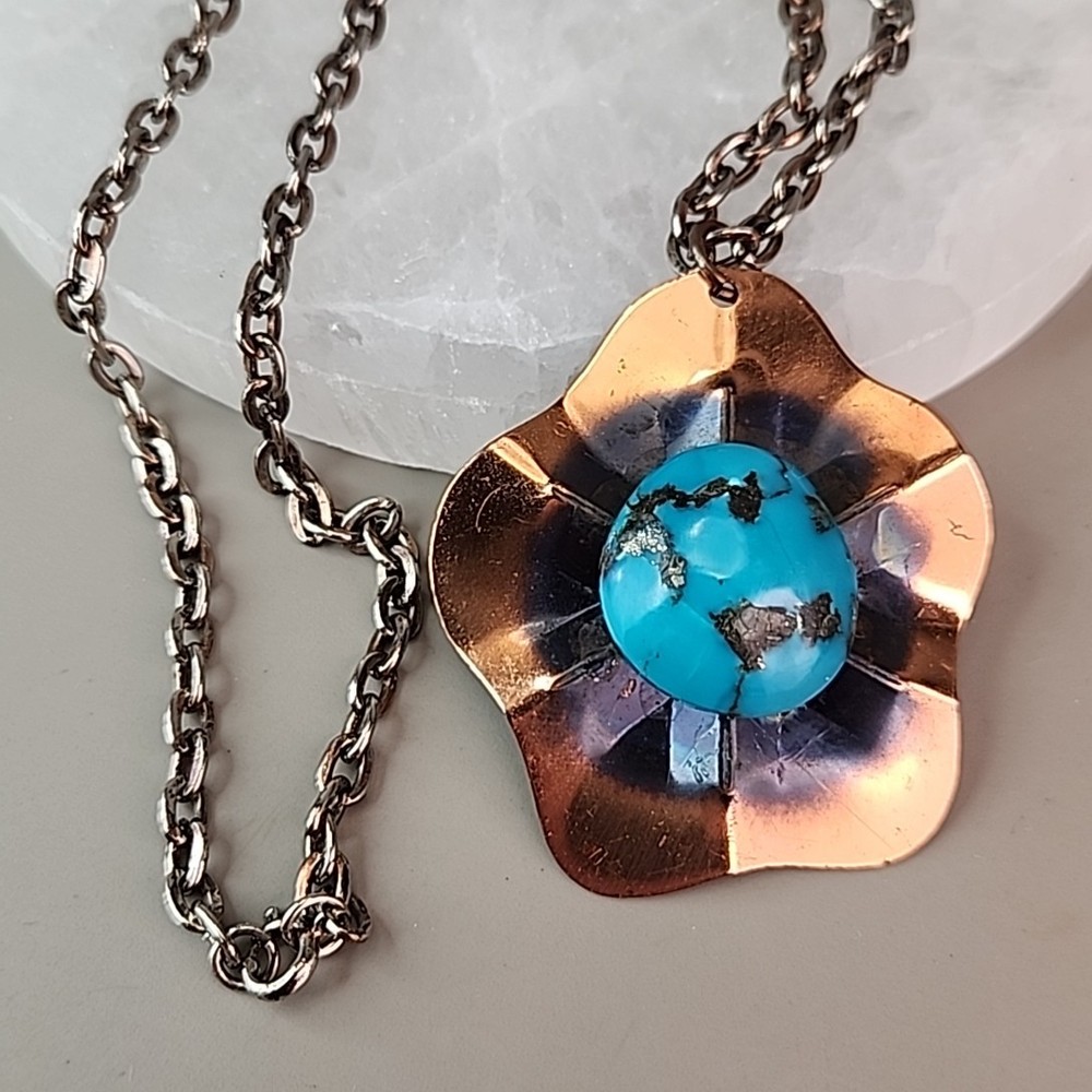 Vintage Turquoise Necklace Pendant Scalloped Copper 23″