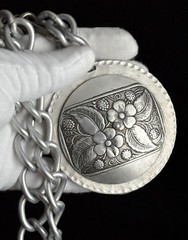 VTG Large Floral Medallion Pendant Chunky Chain Necklace Statement England 110g
