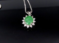 Vintage 1.13ct Natural Green Jadeite Jade 0.26ct Diamond Platinum Necklace