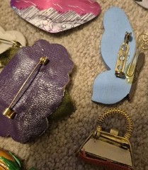 Vintage Brooches Set Mixed Lot Materials Metal Wood Plastic Gold Tone