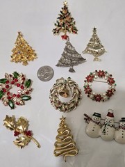 Lot Of 10 Christmas Brooches Christmas Trees Wreaths Snowmen Holly Pin Brooch