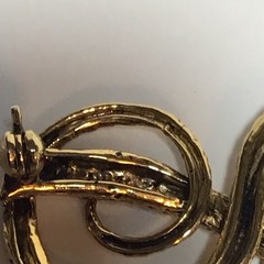 1985 Metropolitan Museum of Art MMA Gold Tone Snake Brooch Enamel Green Cabochon