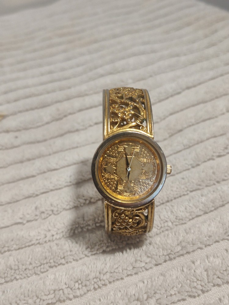 MMA Metropolitan Museum of Arts Gold Tone Bracelet Watch VINTAGE