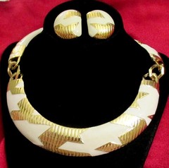VTG RUNWAY MONET CREAM WHITE ENAMEL MODERNIST GP “Stars” NECKLACE EARRINGS SET