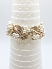 Crown Trifari Goldtone And Faux Pearl Leaf Bracelet 6.5 In