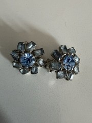 Vintage La Roco Ear Ring Set Clip On Very Pretty Color Of Blue