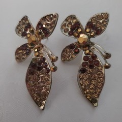 Avon 35th Anniversary 2006 Rhinestone Flower Brooch with coordinated earring set
