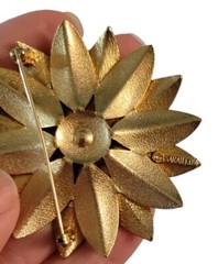 Sarah Coventry Sunflower Brooch Goldtone 2.25″ Diameter