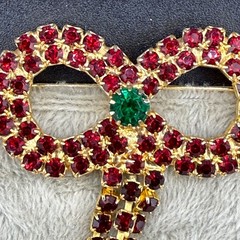 Vintage Rhinestone Bow Brooch Gold Tone Red Green Christmas