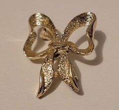 Vintage Gerry’s Textured Gold Tone Bow Brooch