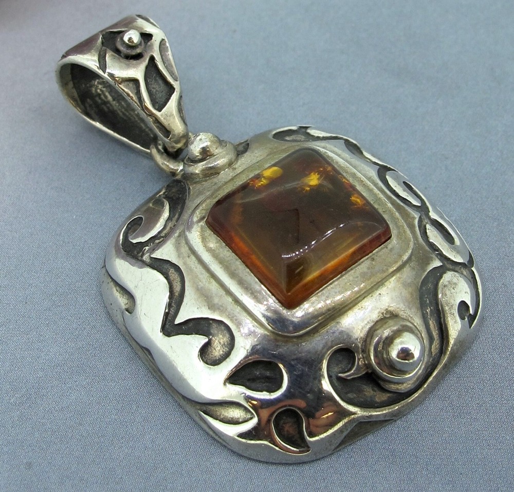 Vintage Sterlling Silver Slipada Amber Square Pendant