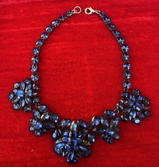 Vintage 1950s 1960s Montana Blue Heliotrope Rhinestone Flower Necklace