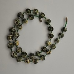Vintage Green Marbled Painted Bead Necklace 21″ Lightweight Boho Barrel Clasp