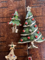Lot of 4 Vintage Christmas Brooches Pins Trees Bell Rhinestones
