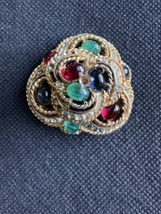 Ciner Vintage Gold Plated Mughal Jewel Rhinestone Poured Glass Brooch Pin