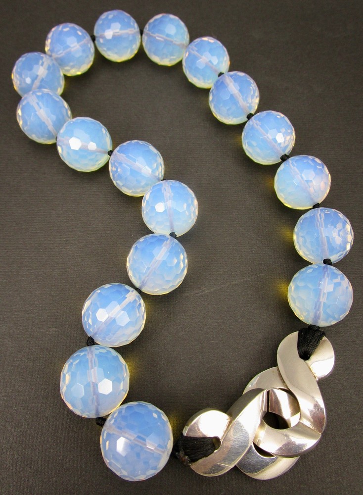  GORGEOUS PATRICIA VON MUSULIN STERLING 20MM ROUND FACETED OPALITE NECKLACE