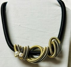 Mod Black Wire Silver/Gold Tone Swirl Faux Pearl Accent Necklace n0231