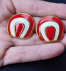 Vintage Red White Off Cream Enamel Gold Tone Clip 1″ Bold Horseshoe Earrings