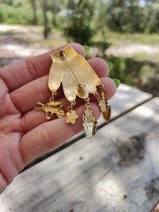 Vintage 90’s Cute Kitsch Garden Glove Brooch Pin Flowers