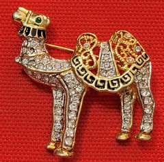 Rhinestone CAMEL Vintage Brooch Pin Statement 1.5 in.x 1.5 in. Gold Tone