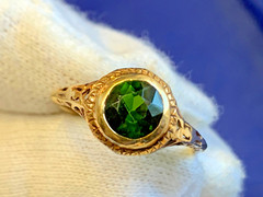 Vtg 14K Yellow Gold Ring 2.9g Fine Jewelry Size 6.25 Band Emerald Color Stone