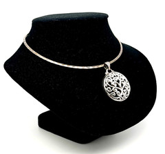 Beautiful Hard Round Necklace Silver 925 With A Special Pendant.