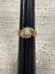 Vintage Gold Toned Oval Opal Stone & Accent Stones Ring Size 9.75