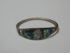 Vintage 7″ Abalone Flower Design Push On Silcer Tone Bracelet in Good Cond.