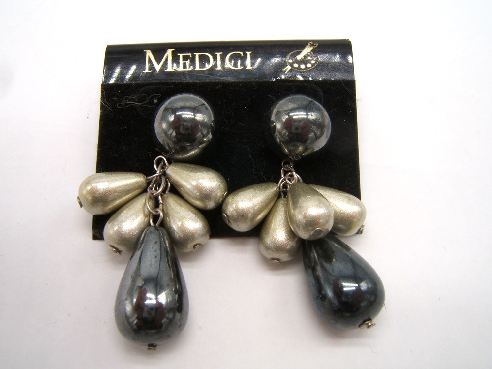 VTG MEDICI EARRINGS LARGE BEADED DANGLE DROP ON CARD