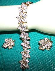 OMG!! (RARE) MAPLE LEAF shaped RHINESTONE set signed Crown Trifari