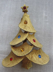 3 CHRISTMAS BROOCHES TREES + SLEIGH with RHINESTONES ~ SIGNED ROMAN & OTHERS