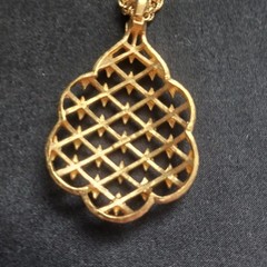 Vintage Trifari Crown Necklace. Gold Tone, 12 In Chain, Pendant 2.5 X 1.5