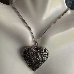 Jezlaine Vintage Sterling Silver Textured Etched Floral Heart Pendant Necklace