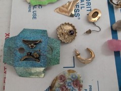 MASSIVE Lot Of Vintage JEWELRY Over 100 Pieces, Comes With Plastic Case ~ #327