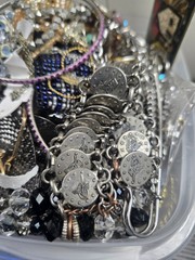 Vintage Lot COSTUME JEWELRY 2.9 Lbs All Wearable & Nice Earrings Brooch Necklace