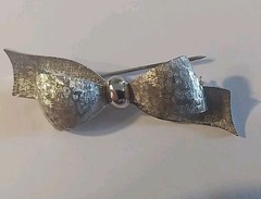 Vintage Textured Brushed Silver Tone Bow Brooch Pin 2″ Long