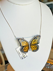 Butterfly Genuine Baltic Amber Necklace Vintage Egg Yolk Butterscotch Polish 老琥珀