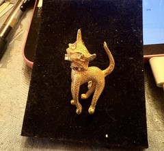 VINTAGE ‘CAT Brooch gold tone cat with crystal accents 0.94 x 0.24