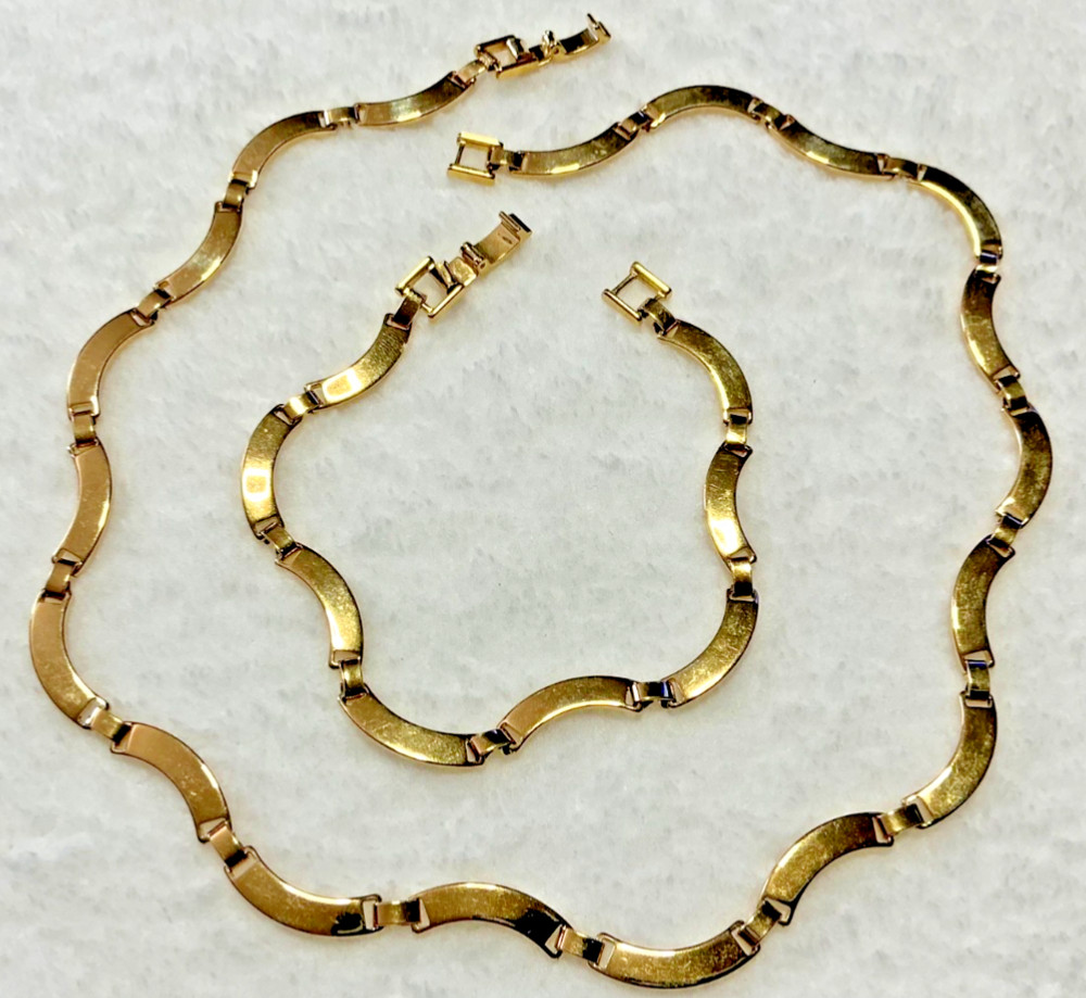 Vintage Wave Curved Link Chain Bracelet & Necklace Gold Tone Fold Over Clasp Set