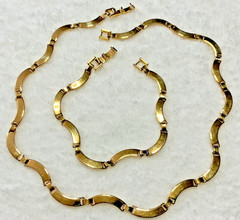 Vintage Wave Curved Link Chain Bracelet & Necklace Gold Tone Fold Over Clasp Set