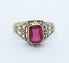 Charming Antique Victorian 14K Yellow Gold Sythetic Ruby Filligree Ring Size 5
