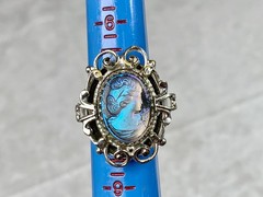 Woman’s Vintage Art Glass Cameo Ring Whiting & Davis Blue Iridescent Size 8.5