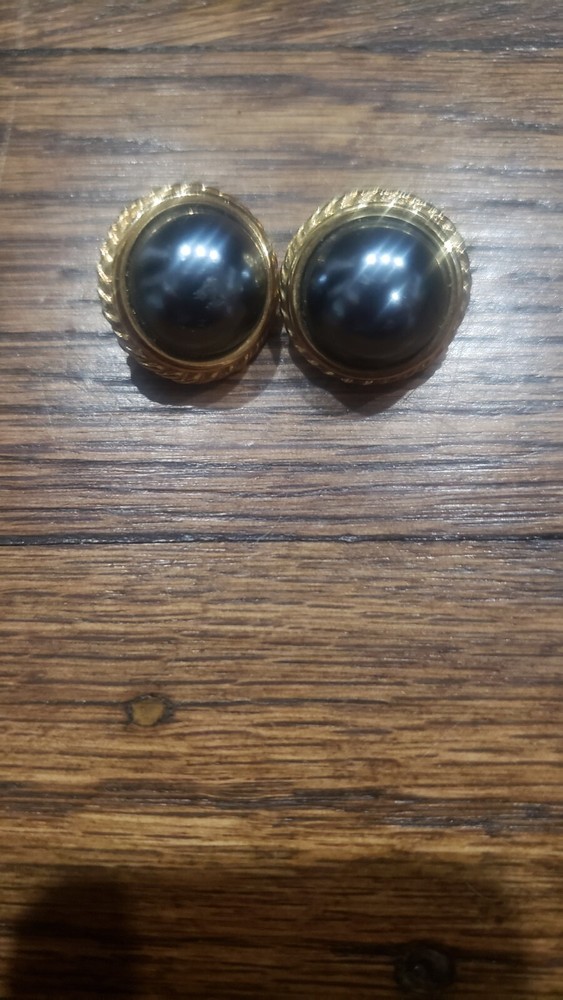 Vintage signed Carol Lee gold tone & grey faux pearl cabochon Clip-on earrings