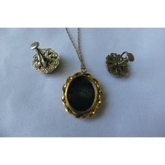 Vtg Cameo Necklace and Screw Back Earrings Set Gold Tone Black Rhinestone 3pc