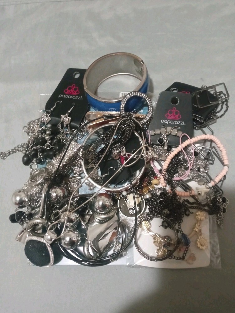 Nice Lot Of Jewelry! 20 Pieces, Just $7